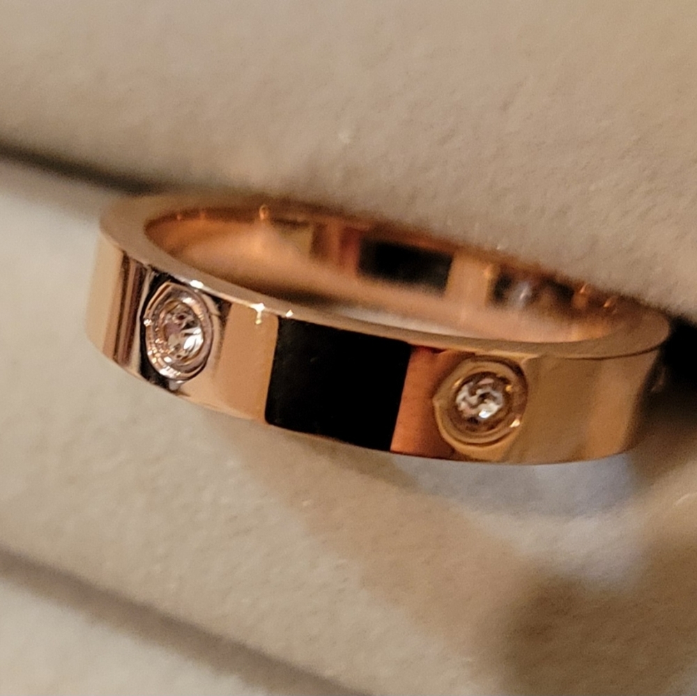 Rose gold zircon ring